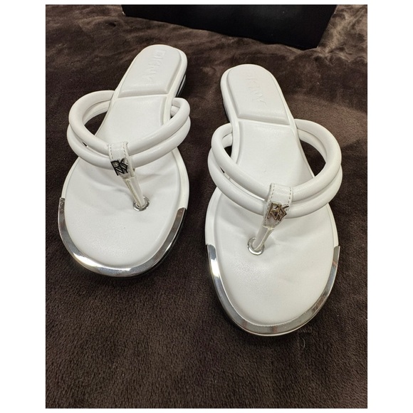 DKNY White Women's Flip Flop Sandals size 7 - Picture 3 of 9